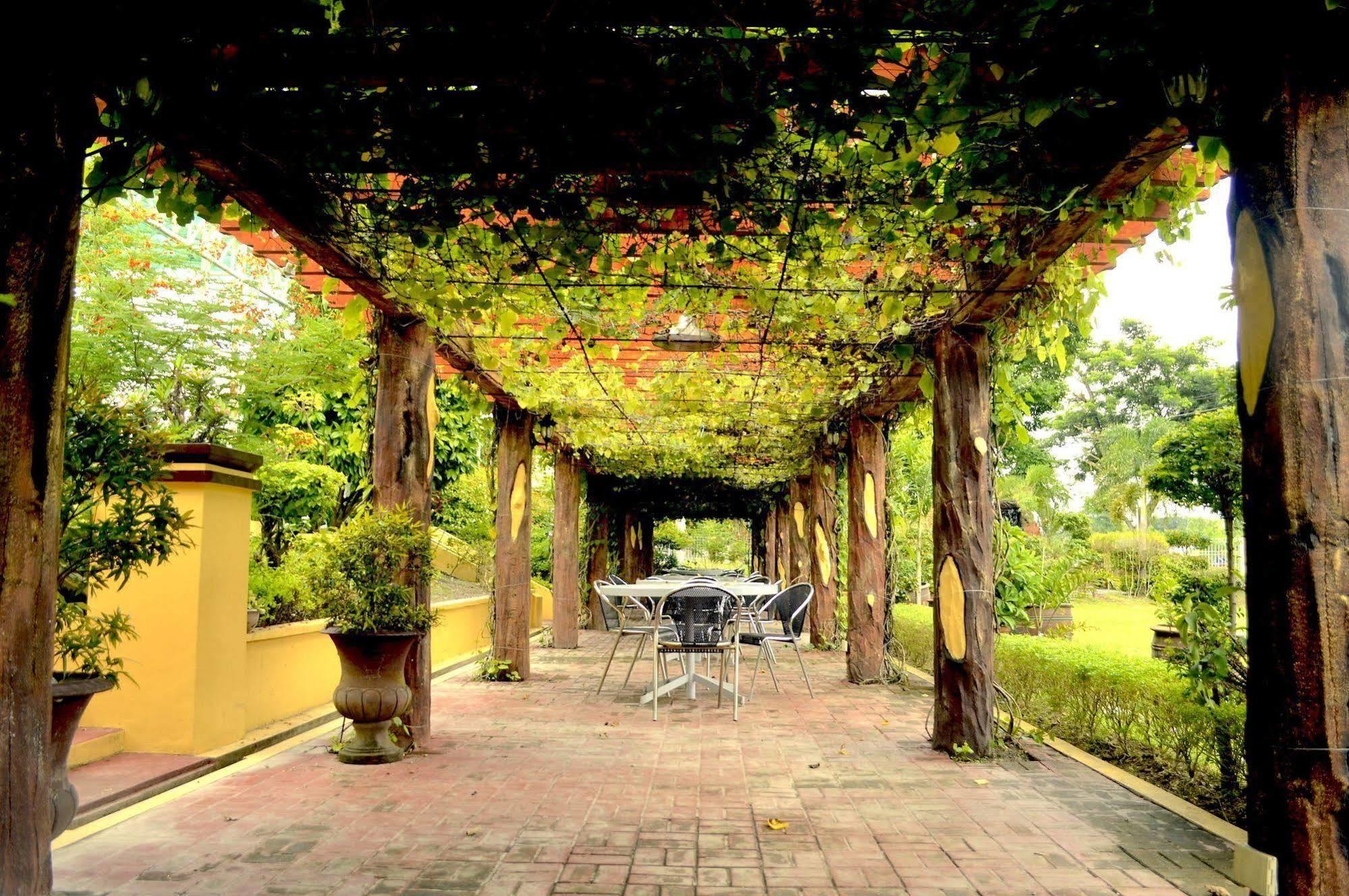 Luisita Central Park Hotel Tarlac City Exterior foto